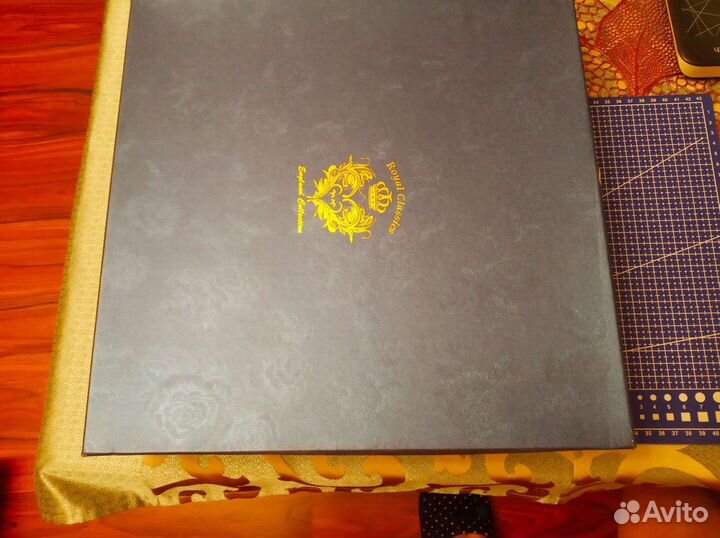 Подарочная коробка