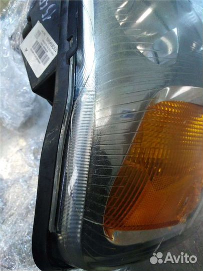 Фара (передняя) GMC Envoy, 2005