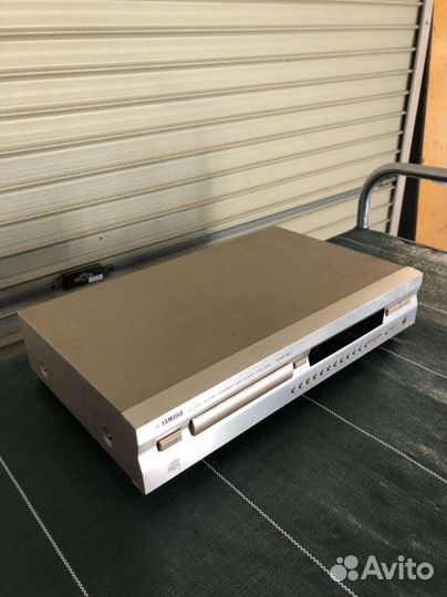 Cd плеер Yamaha CDX-596