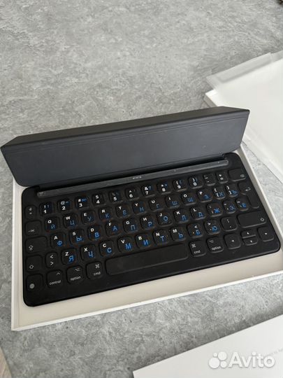 Чехол-клавиатура iPad SMART Keyboard