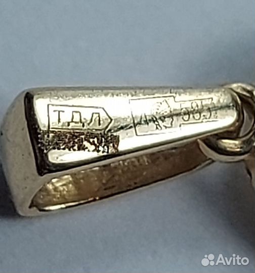 Золотая подвеска с бриллиантами