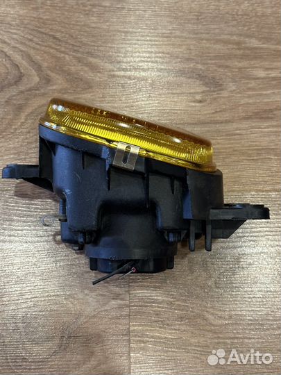 Противотуманка левая Mitsubishi Fuso Fighter