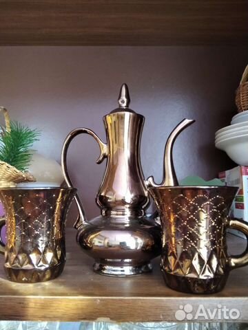 Кофейник и две чашки