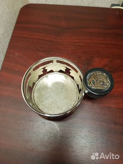 Подставка для бутылки с пробкой