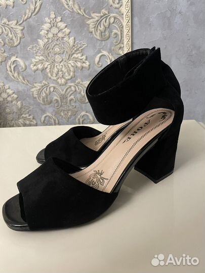 Босоножки 38