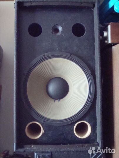 Акустические колонки 600Вт RMS каждая,есть 2шт