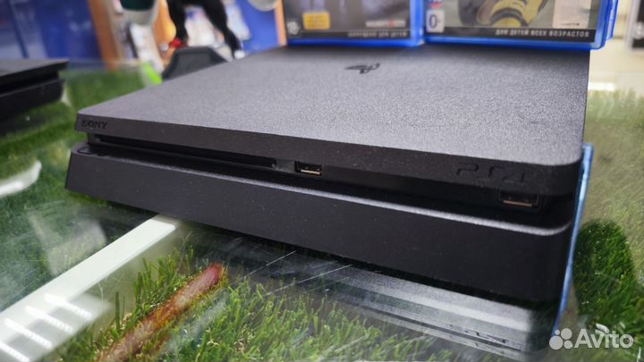 PS4 Slim -1TB/2208/ 2 Геймпада 2 Диска