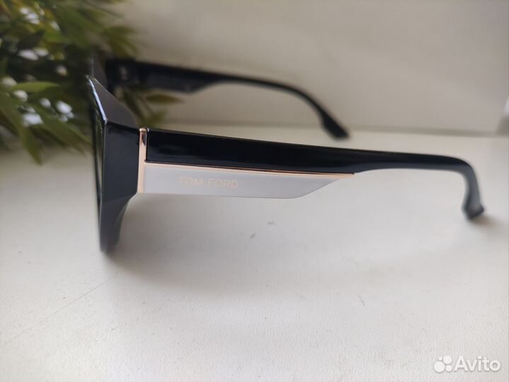 Солнцезащитные очки женские