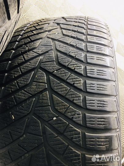 Yokohama BluEarth Winter V905 295/40 R21