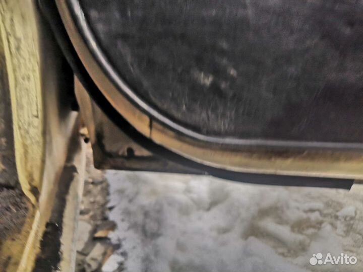 Задняя правая дверь carina e corona 190