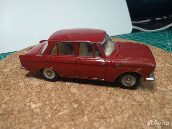 Модель автомобиля Москвич (Динки Тойс )