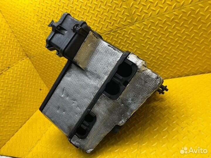 Корпус блока предохранителей Volkswagen Multivan