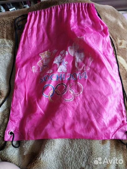 Отдам за сникерс. Две сразу в одни руки