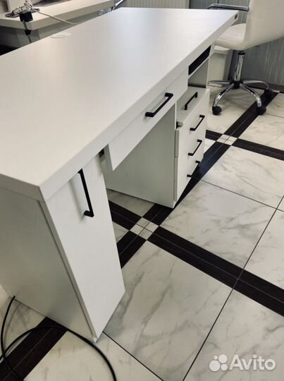 Аренда стола мастера маникюра