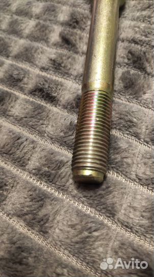 Болт буксировочный