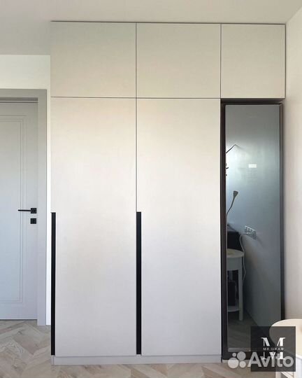 Шкаф встроенный распашной