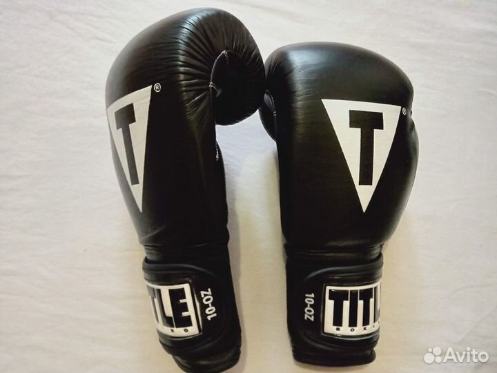 Боксёрские перчатки Title