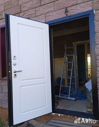Входная дверь утепленная новая в наличии