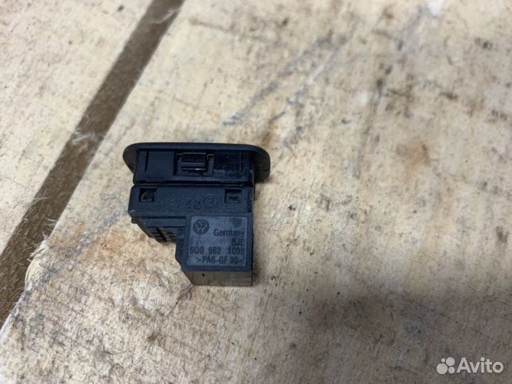 Кнопка отключения сигнализации Skoda Octavia A5