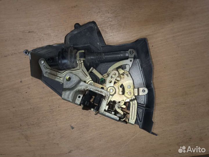 Замок двери задний правый Mercedes w210 мерседес