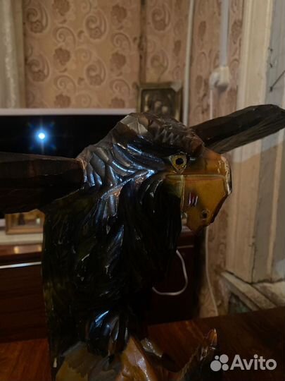 Статуэтка орла из дерева СССР. Парящий орел