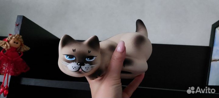 Кот. Керамическая статуэтка