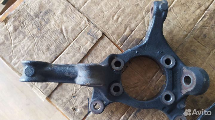 Кулак поворотный Toyota Alphard