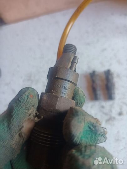 Форсунка топливная VW Golf 2 Jetta Audi 80 Audi 90