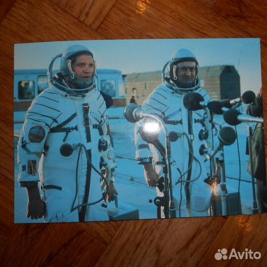 Фотографии космонавтов с автографами