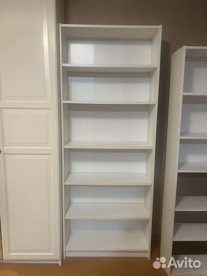 Книжный стеллаж