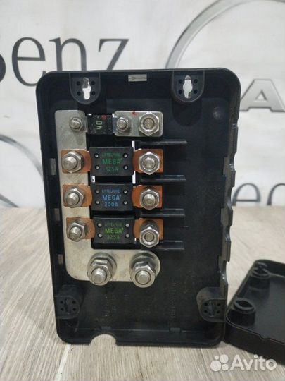 Распределительная коробка аккумуляторного ящика