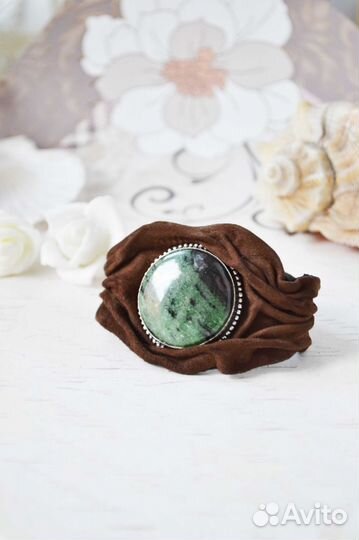 Браслет кожаный ручной работы с цоизитом