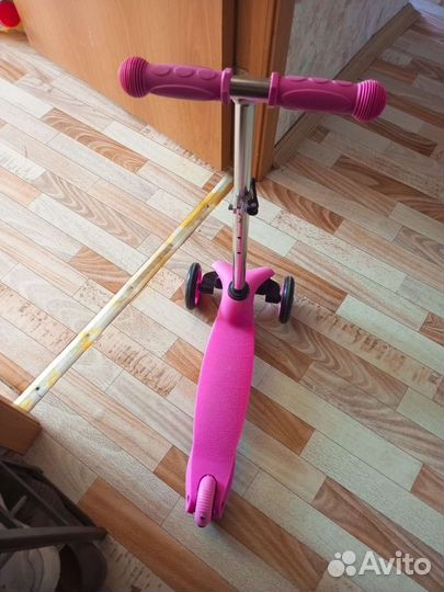 Самокат трехколесный