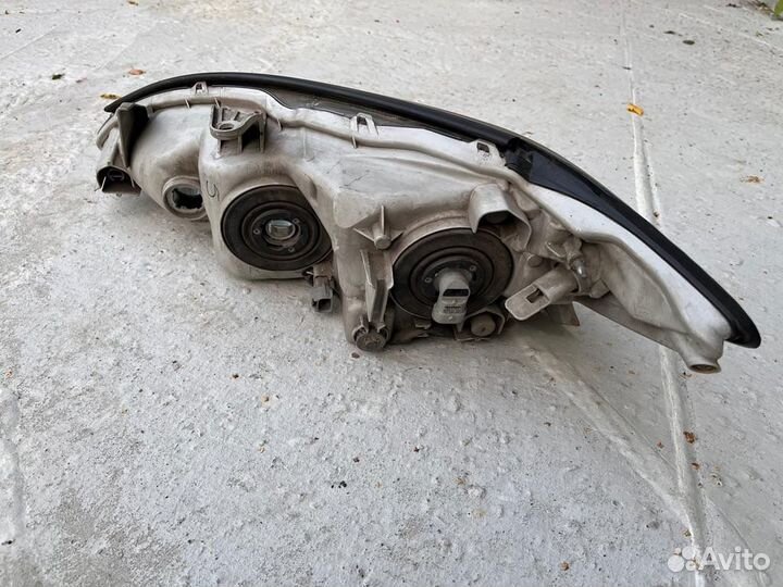 Фара передняя правая Toyota Camry 35/30