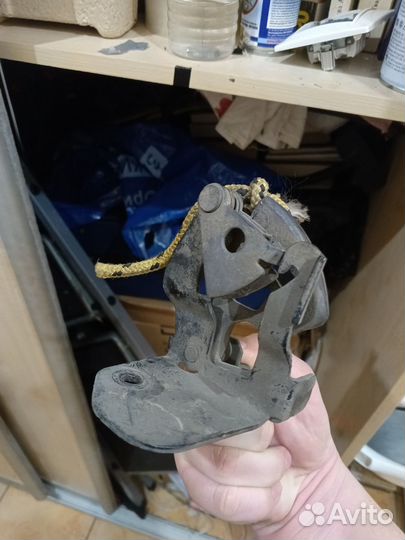 Замок капота на Mercedes w203