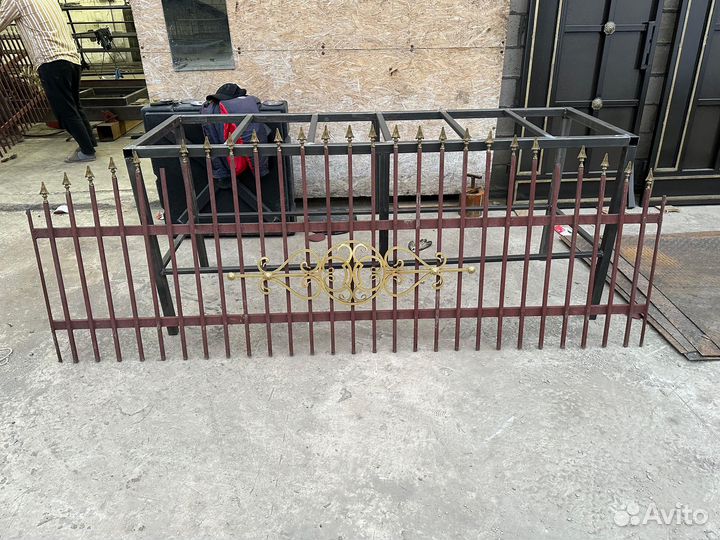 В наличии две решетки (размер 2.60 на 70см