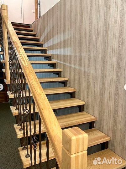 Лестница межэтажная с обшивкой деревом