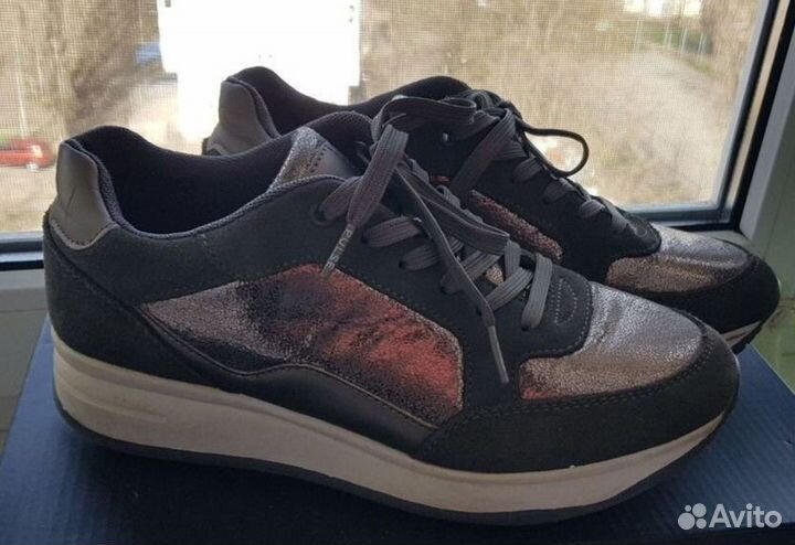 Кроссовки р. 38