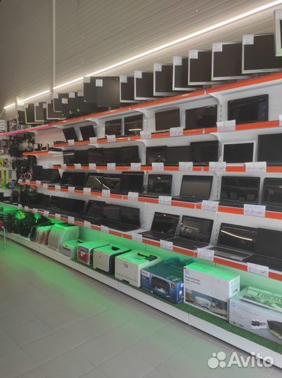 Ноутбук Экран 17,3 8 гигов памяти, жесткий на 500