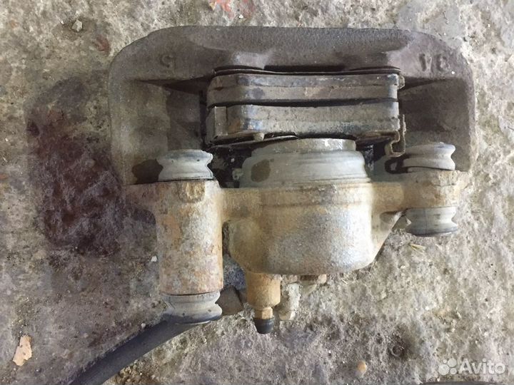 Суппорт передний Mazda 121