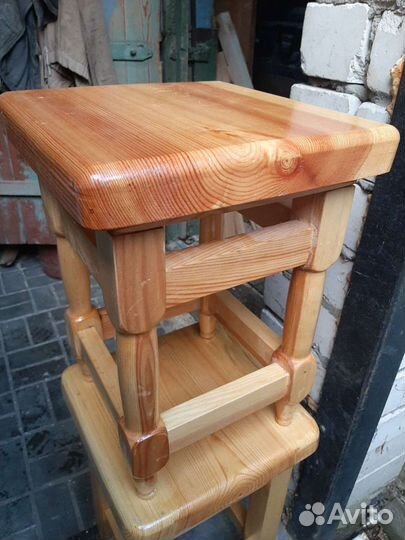 Табуретки деревянные