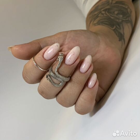 Маникюр и педикюр