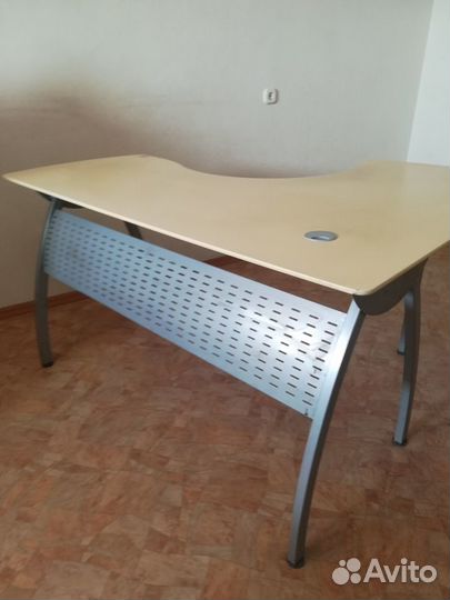 Стол угловой