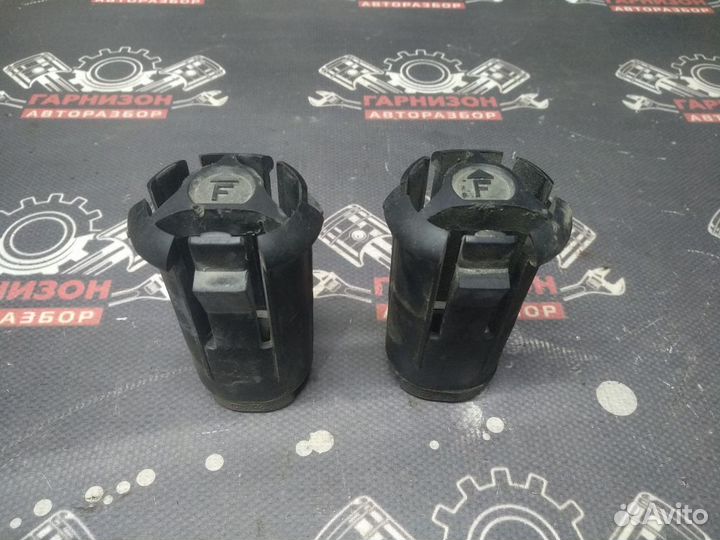 Кронштейн фиксатор радиатора Мазда 3 вк 2.0л