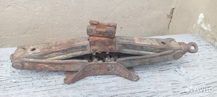 Домкрат Тойота б.у