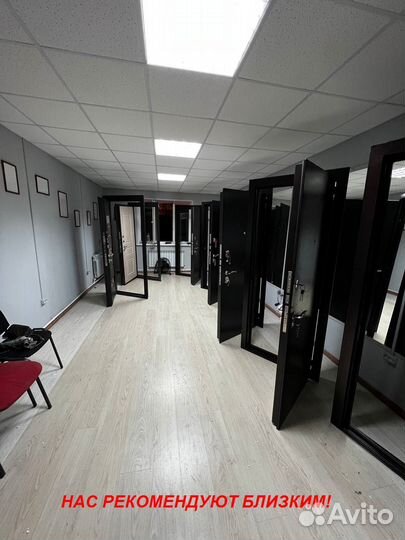 Тяжелая дверь металлическая в дом