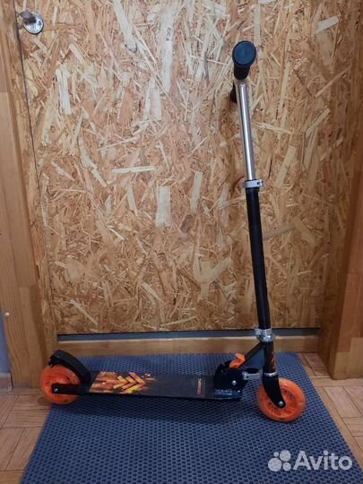 Новый самокат со светящимися колесами