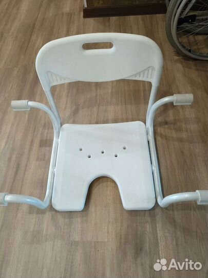 Сиденье со спинкой в ванну для пожилых людей