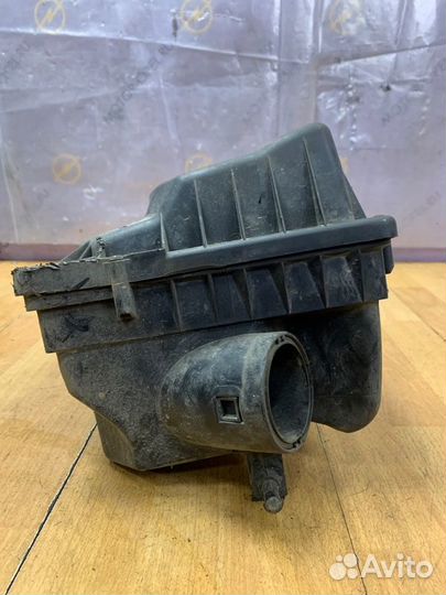 Корпус воздушного фильтра Opel Zafira B Z16XEP