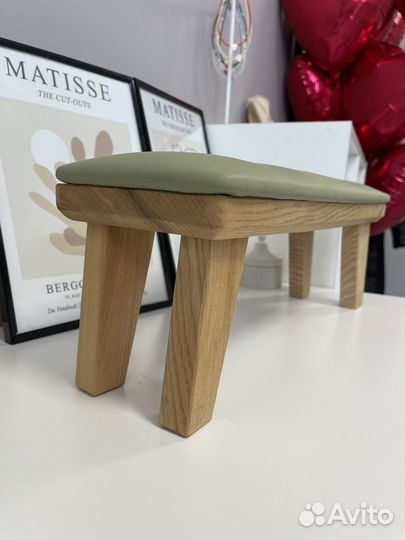 Подставка для рук маникюрная бу